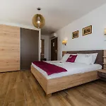 Stunning In Kastel Novi Feriehus