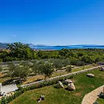 Feriehus Stunning In Kastel Novi *