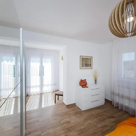 Feriehus Stunning In Kastel Novi