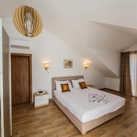 בית נופש Beautiful In Kastel Novi Kaštel Štafilić
