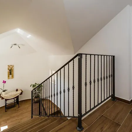 Beautiful In Kastel Novi בית נופש *