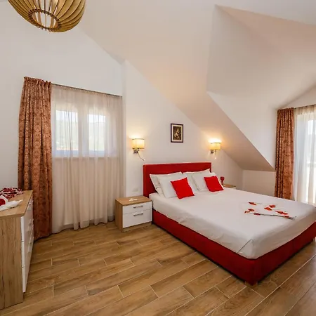בית נופש Beautiful In Kastel Novi *