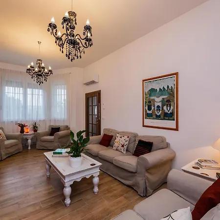 בית נופש Beautiful In Kastel Novi Kaštel Štafilić