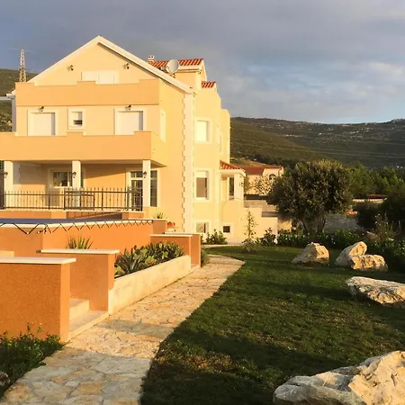Stunning In Kastel Novi *