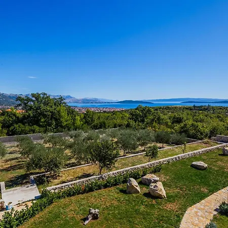 בית נופש Beautiful In Kastel Novi *